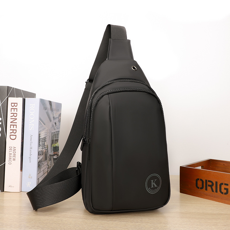 Muška crossbody torba - najlon, otporna na habanje, uzorak s slovima, unutarnji pretinac, za putovanja u slobodno vrijeme