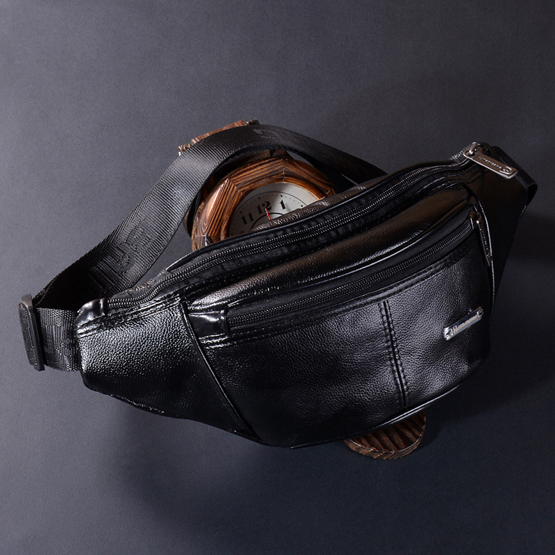 Férfi övtáska természetes bőrből, hold alakú, zipzárral záródó; belső rekeszek: zipzáras zseb, telefonzseb, identifikációs zseb, poliészter bélés