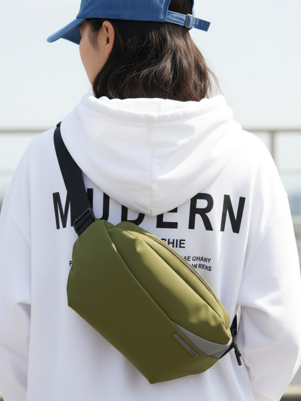 Mr. Zhuge muška crossbody torba – cyber-funkcionalni stil, filmmaterijal, prozračna, antibakterijska, proljeće 2025