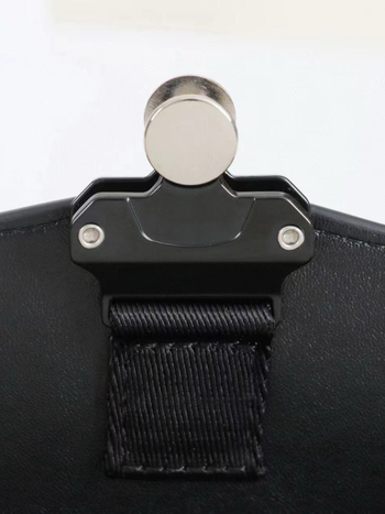 Pánska crossbody taška s kožným vonkajškom a podšívkou z hovädzej kože, bežné použitie, leto 2025