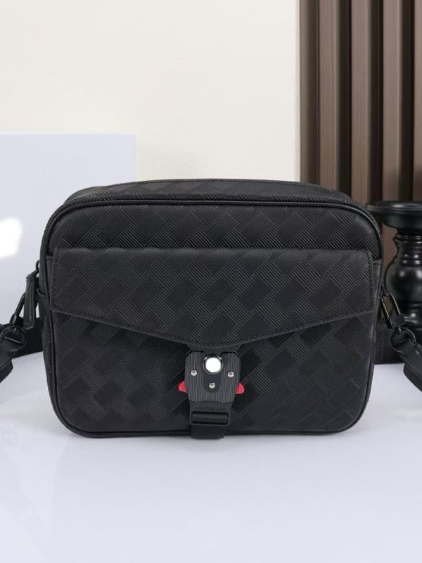 Pánska crossbody taška s kožným vonkajškom a podšívkou z hovädzej kože, bežné použitie, leto 2025