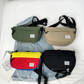Crossbody torba, platna, urbana jednostavnost, underarm stil, zatvaranje na zip, s unutarnjim slojem