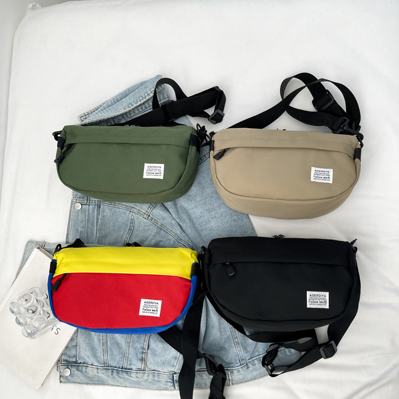 Crossbody torba, platna, urbana jednostavnost, underarm stil, zatvaranje na zip, s unutarnjim slojem