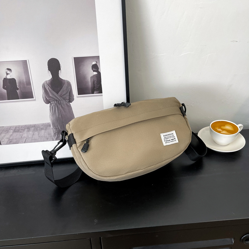 Crossbody torba, platna, urbana jednostavnost, underarm stil, zatvaranje na zip, s unutarnjim slojem
