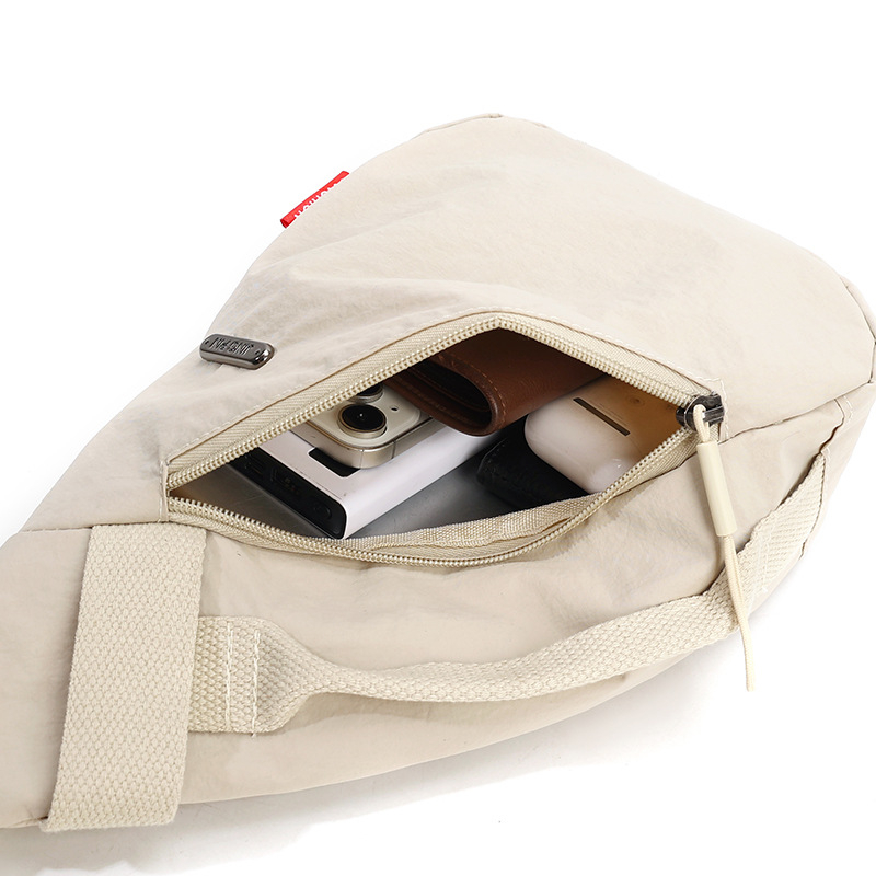 Putni crossbody ruksak od najlona, zatvaranje zipom, poliester podstava, džep za kameru, vanjski džep s unutarnjim džepom, ulični stil