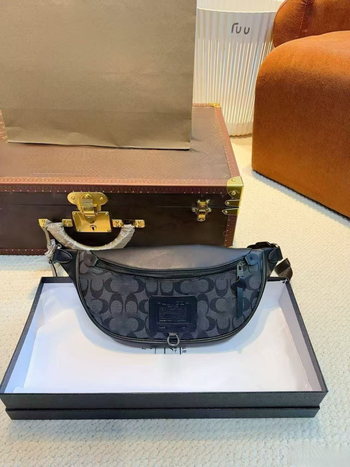 Muška chest bag preko prsa, PVC materijal, uzorak slova, poliester podstava, ležerni stil putovanja, proljeće 2024