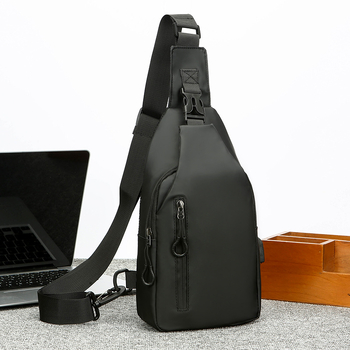 Muška chest bag za prsa za slobodno vrijeme putovanja, PU film, vodootporna s USB sučeljem, odgovara 8-inčnom uređaju