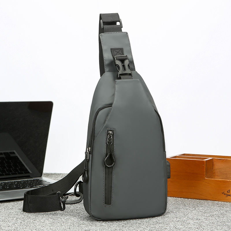 Muška chest bag za prsa za slobodno vrijeme putovanja, PU film, vodootporna s USB sučeljem, odgovara 8-inčnom uređaju