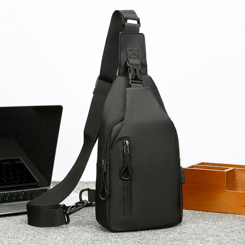Muška chest bag za prsa za slobodno vrijeme putovanja, PU film, vodootporna s USB sučeljem, odgovara 8-inčnom uređaju