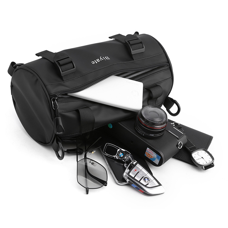 Férfi mellkasi táska, hengeres formájú – vízálló, egyszínű mintázat, poliészter bélés, tavasz 2023