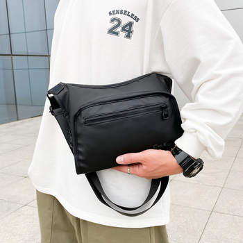 Muška crossbody torba s neutralnim dizajnom, materijal kožna membrana, mogućnost skladištenja, za slobodno vrijeme putovanja, proljeće 2025.