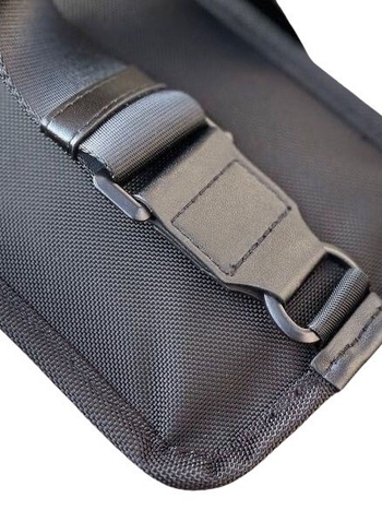 Muška torbica na ramenu od balističkog najlona - kompaktna, svestrana, urbanistički minimalistički stil, svakodnevna upotreba, proljeće 2024