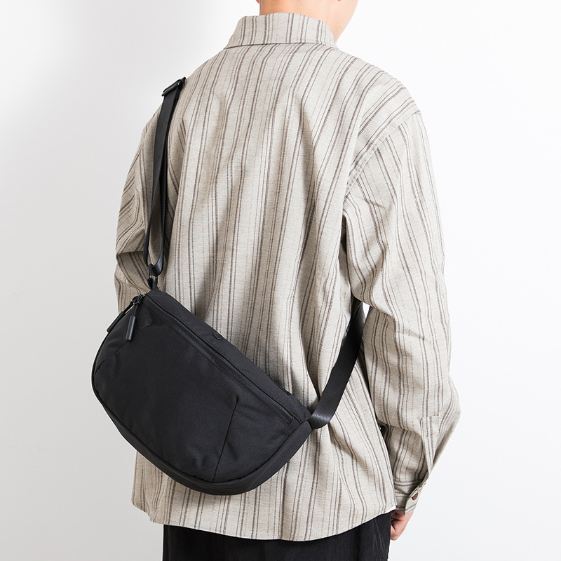 Muška platena crossbody torba – gradski stil, višefunkcionalna, jednobojni uzorak za putovanja