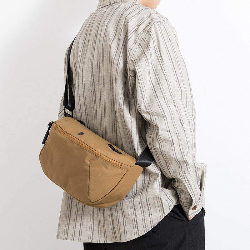Muška platena crossbody torba – gradski stil, višefunkcionalna, jednobojni uzorak za putovanja