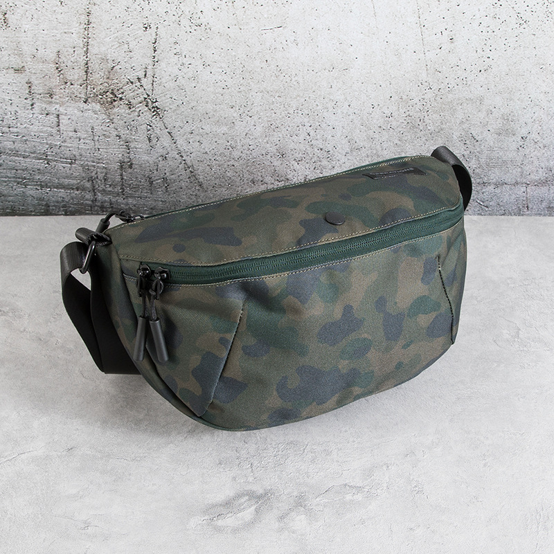 Muška platena crossbody torba – gradski stil, višefunkcionalna, jednobojni uzorak za putovanja