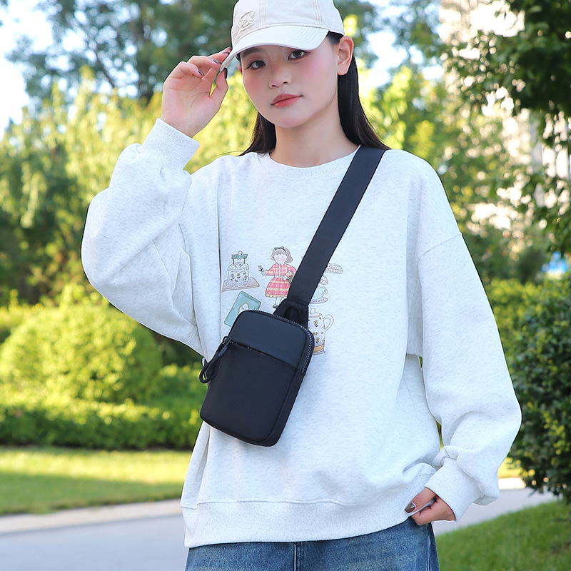 Geantă de piept pentru bărbați, pentru relaxare și călătorii – Nylon, rezistentă la uzură, stil urban minimalist