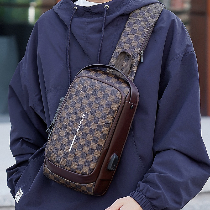 Muška anti-kradna torba za prsa s zaključavanjem na šifru, karirani uzorak, PU materijal, otporna, višenamjenska crossbody torba