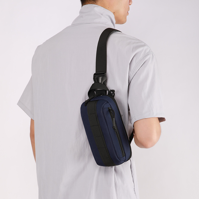 Muška crossbody torba za otvoreno i putovanja, Oxford tkanina, vodootporna, jednobojni uzorak, poliester podstava