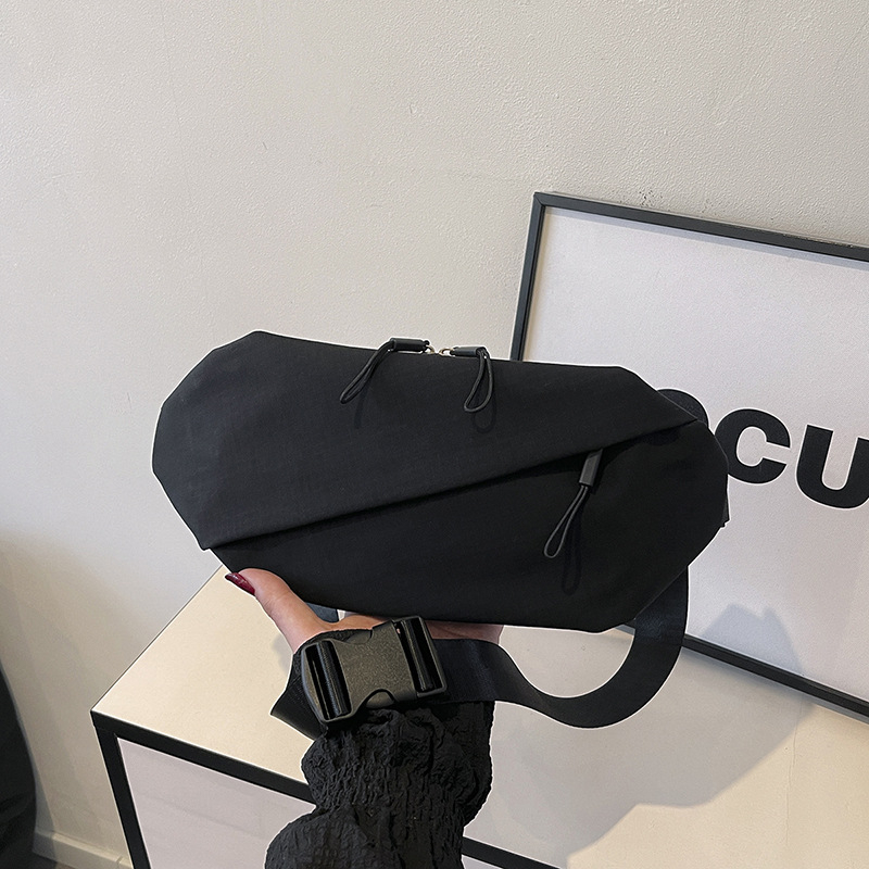 Geantă de piept pentru bărbați, stil urban minimalist, nailon, rezistentă, buzunar pentru laptop de 8 inci