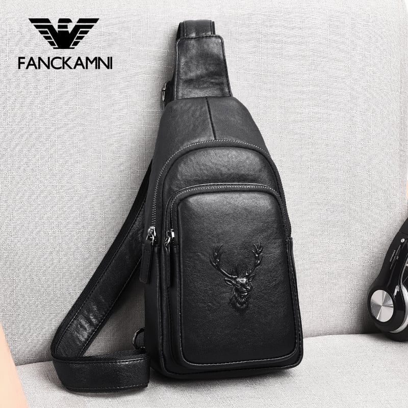 Geantă pentru piept masculin din piele naturală, închidere cu fermoar, buzunare interioare: buzunar cu fermoar, buzunar pentru telefon, buzunar pentru ID, formă verticală pătrată, pentru bărbați