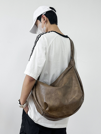 Muška crossbody torba uličnog stila, PU materijal, vodootporna, podstava od poliestera-pamuka, jednobojna