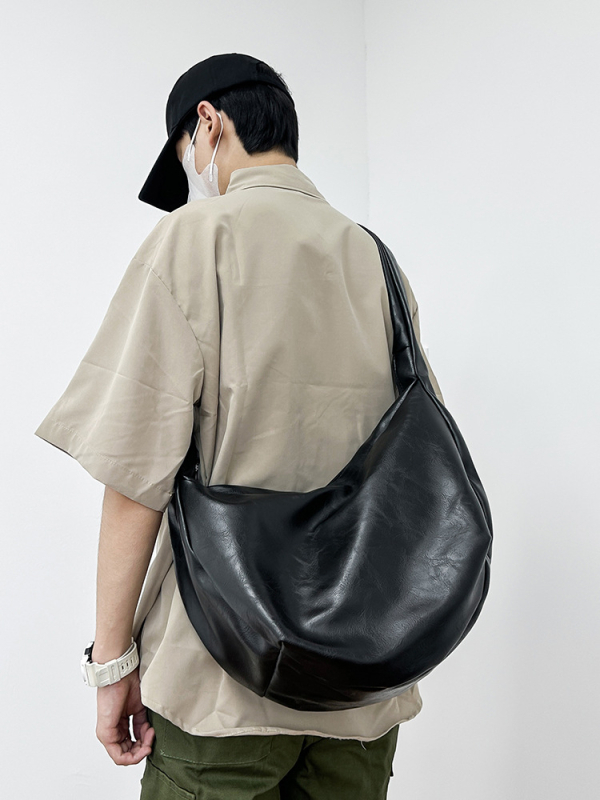 Muška crossbody torba uličnog stila, PU materijal, vodootporna, podstava od poliestera-pamuka, jednobojna