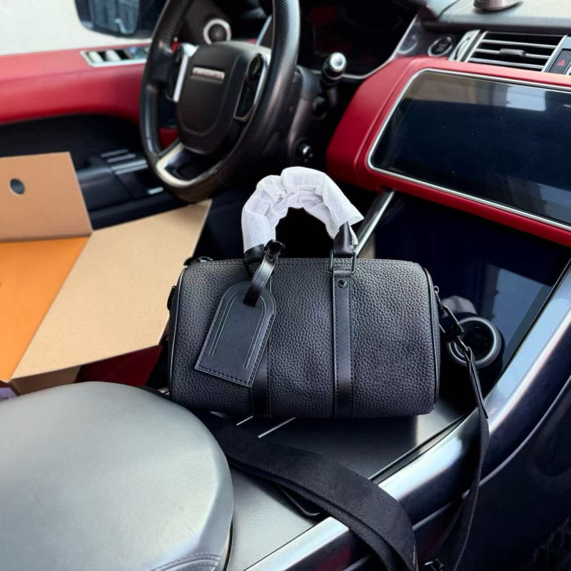 Muška crossbody torba od prave kože, s kanvasom podstavom, prozračna i proširiva (Prava koža; Koža prveg sloja; Kanvas podstava; Prozračna; Proširiva)