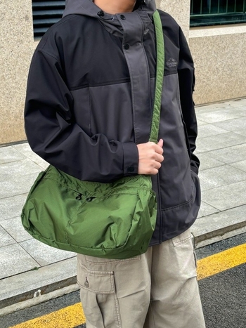 Férfi válltáska – nylon, poliészter bélés, KAMUANG Márka, egyszínű minta, ultrakönnyű