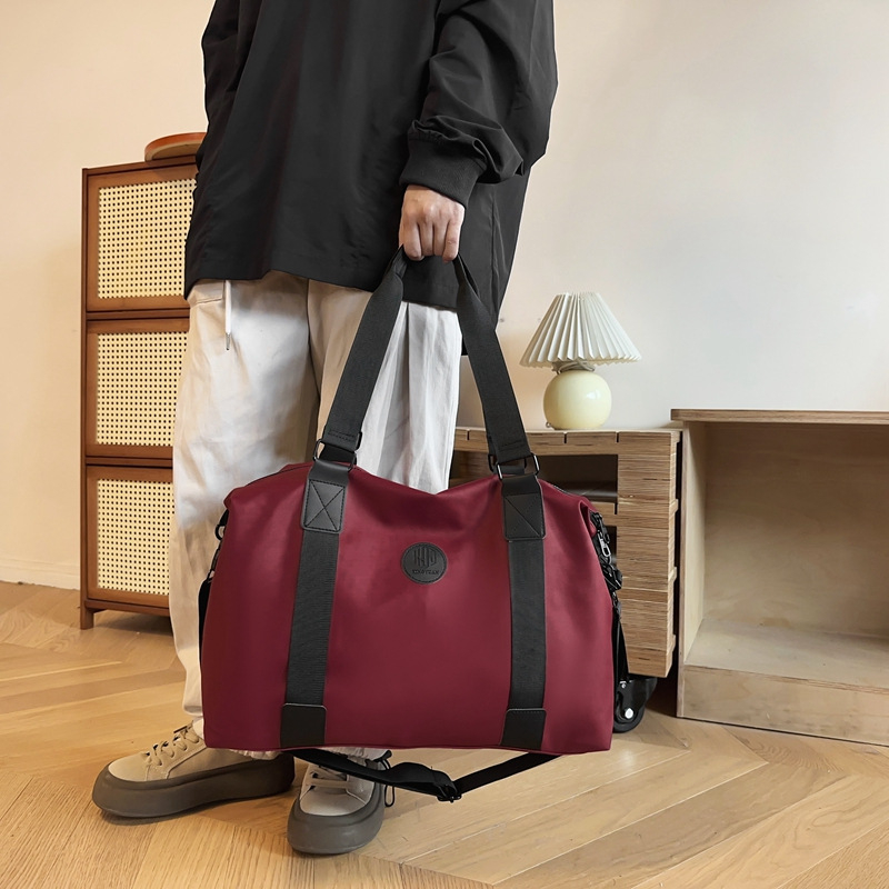 Putna torba, velik kapacitet 36–55L, lagana, membranski materijal, prozračna podstava od poliestera, stil rekreacijskog putovanja