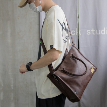 PU bőrből készült férfi messenger táska, vízszintes négyzet alakú, cipzáras záródás, kompatibilis 16 hüvelykes laptophoz, belső zsebek