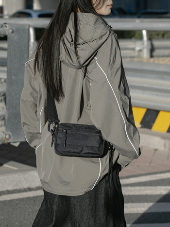 Muška crossbody torba, gradski minimalistički stil, najlon, ultra lagana, podstava poliester, za slobodno putovanje, proljeće 2025