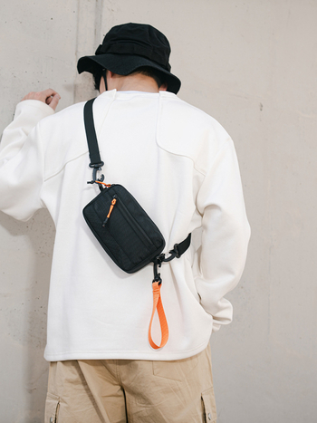 Muška crossbody torba, gradski minimalistički stil, najlon, ultra lagana, podstava poliester, za slobodno putovanje, proljeće 2025