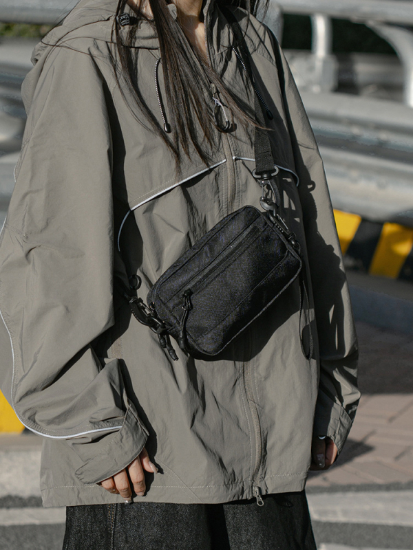Muška crossbody torba, gradski minimalistički stil, najlon, ultra lagana, podstava poliester, za slobodno putovanje, proljeće 2025