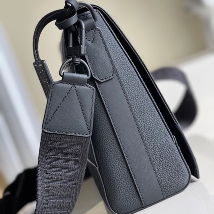 Muška messenger torbica od prave kože, crossbody/ramena, prvog sloja goveđe kože, crna, pogodna za 10-inčni prijenosnik