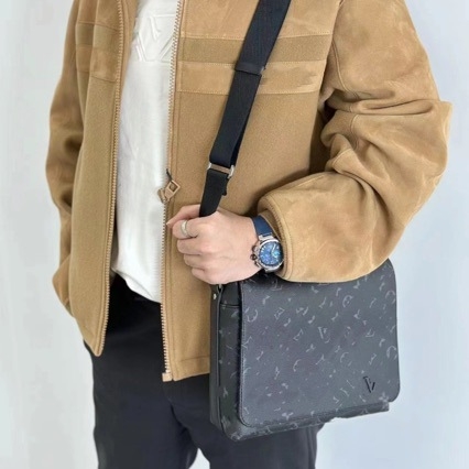 Muška messenger torbica od prave kože, crossbody/ramena, prvog sloja goveđe kože, crna, pogodna za 10-inčni prijenosnik