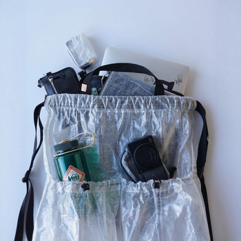 Crossbody cestovná taška, mestský minimalistický štýl, podšívka z plátna, denné použitie, jar 2024