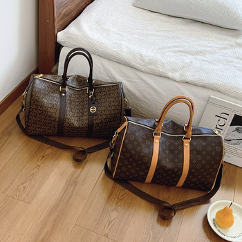 Uniszex rövid utazáshoz való utazótáska geometriai mintával, kapacitás 36-55 L, PU anyag, vízálló