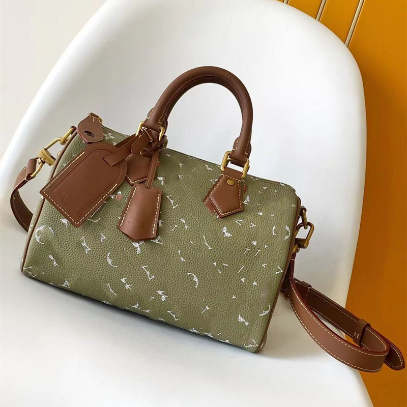 Boston Pillow taška z pravej kože – unisex, objem 20–35 L, nepremokavá a antibakteriálna, podšívka z plátna