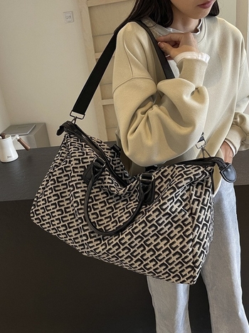 Putna torba – stilna i lagana, unisex dizajn; kapacitet 20–35 l, materijal tkanina, prozračna