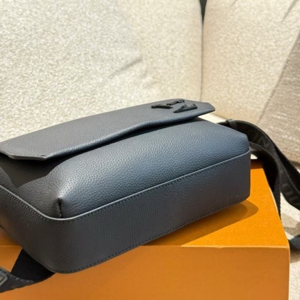 Muška crossbody torba od prave kože s geometrijskim uzorkom, unutrašnja podstava Oxford tkanina, gradski stil.