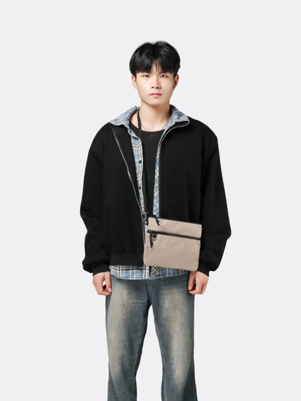 Muška crossbody torba – street fashion, poliester, vodootporna, redukcija opterećenja, proljeće 2025