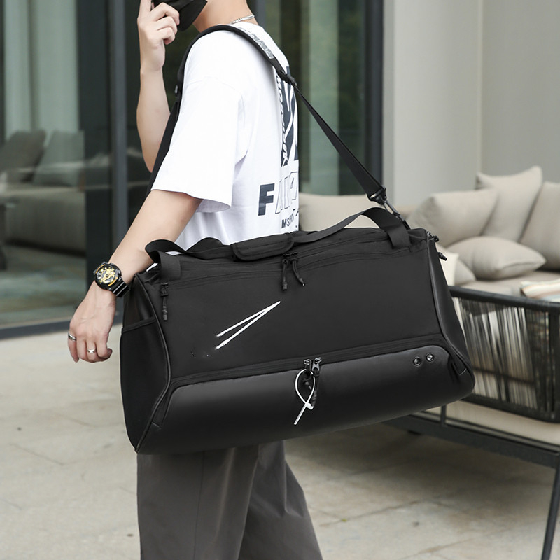 Utazó hátizsák 20–35 L kapacitással, száraz-nedves elválasztás, külön cipőrekesz, légáteresztő, könnyű Oxford anyagból