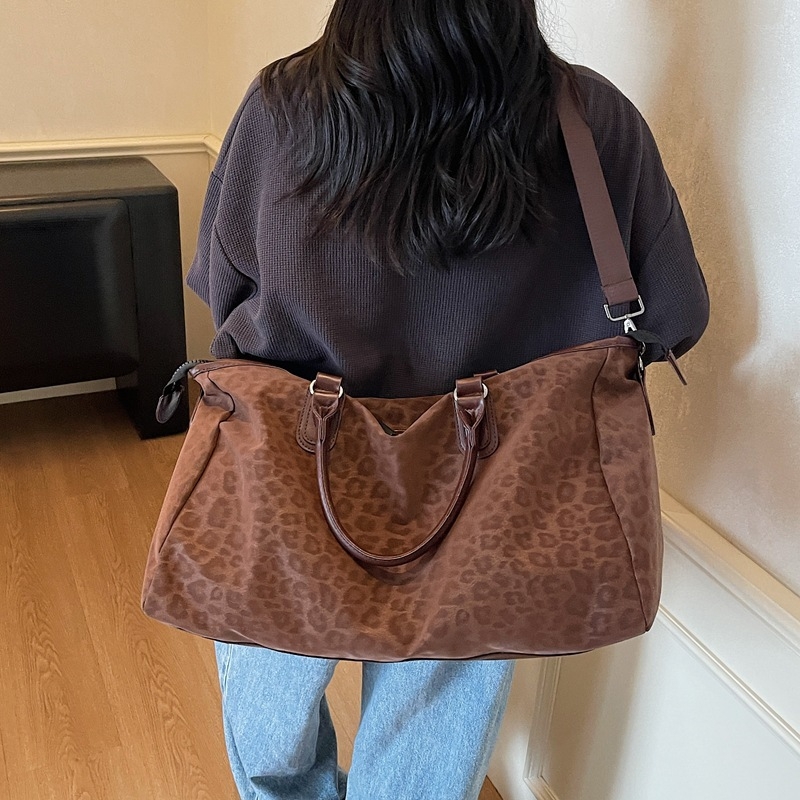 Cestovna crossbody torba s leopardnim uzorkom od najlona, kapacitet 20–35L, opušten stil, unisex