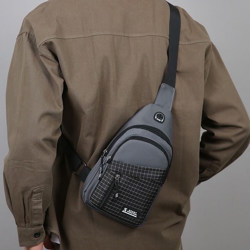 Muška crossbody torba, gradski stil, najlonski materijal, kompatibilna s 8-inčnim prijenosnikom, kontrastni dizajn