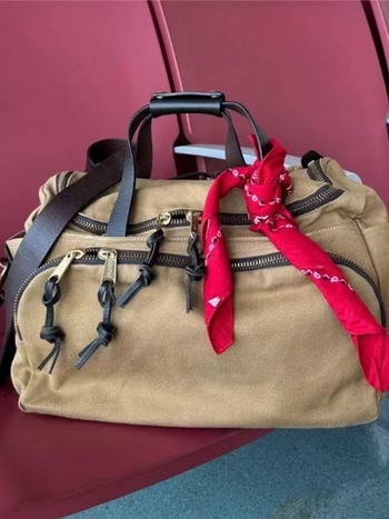 Geantă de umăr din pânză cerată și piele naturală, cu mai multe compartimente — geantă de voiaj unisex