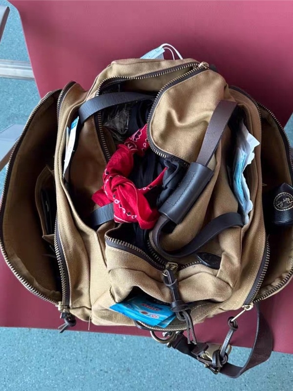 Geantă de umăr din pânză cerată și piele naturală, cu mai multe compartimente — geantă de voiaj unisex