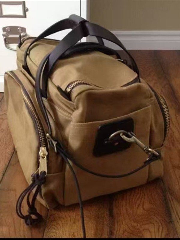 Geantă de umăr din pânză cerată și piele naturală, cu mai multe compartimente — geantă de voiaj unisex