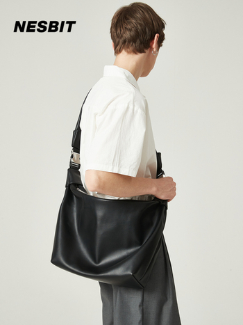 Muška crossbody torba od PU kože, gradski minimalistički stil, otporna na trošenje, zaštita od krađe, velik kapacitet, jednofarbni dizajn.