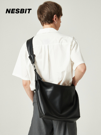Muška crossbody torba od PU kože, gradski minimalistički stil, otporna na trošenje, zaštita od krađe, velik kapacitet, jednofarbni dizajn.