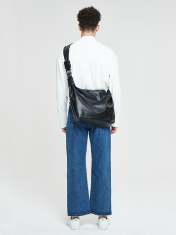 Muška crossbody torba od PU kože, gradski minimalistički stil, otporna na trošenje, zaštita od krađe, velik kapacitet, jednofarbni dizajn.